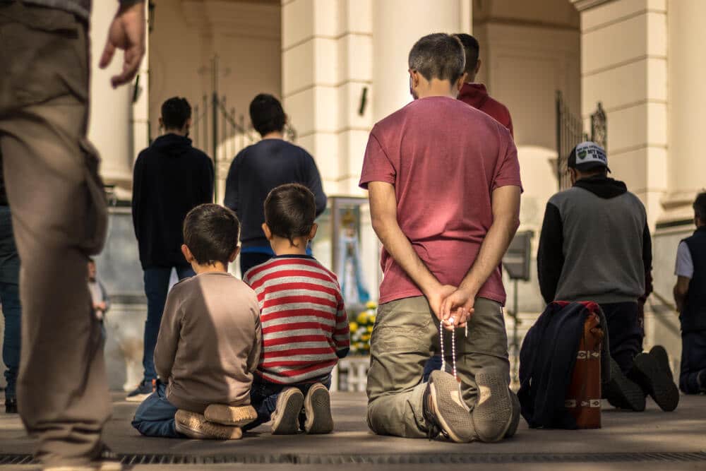 Father and children praying. Prayers for children