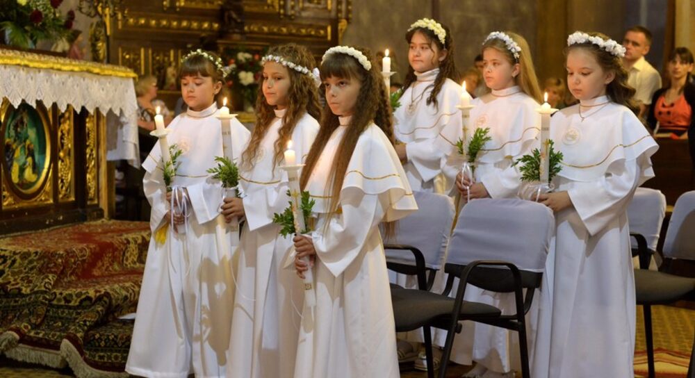 Receive communion